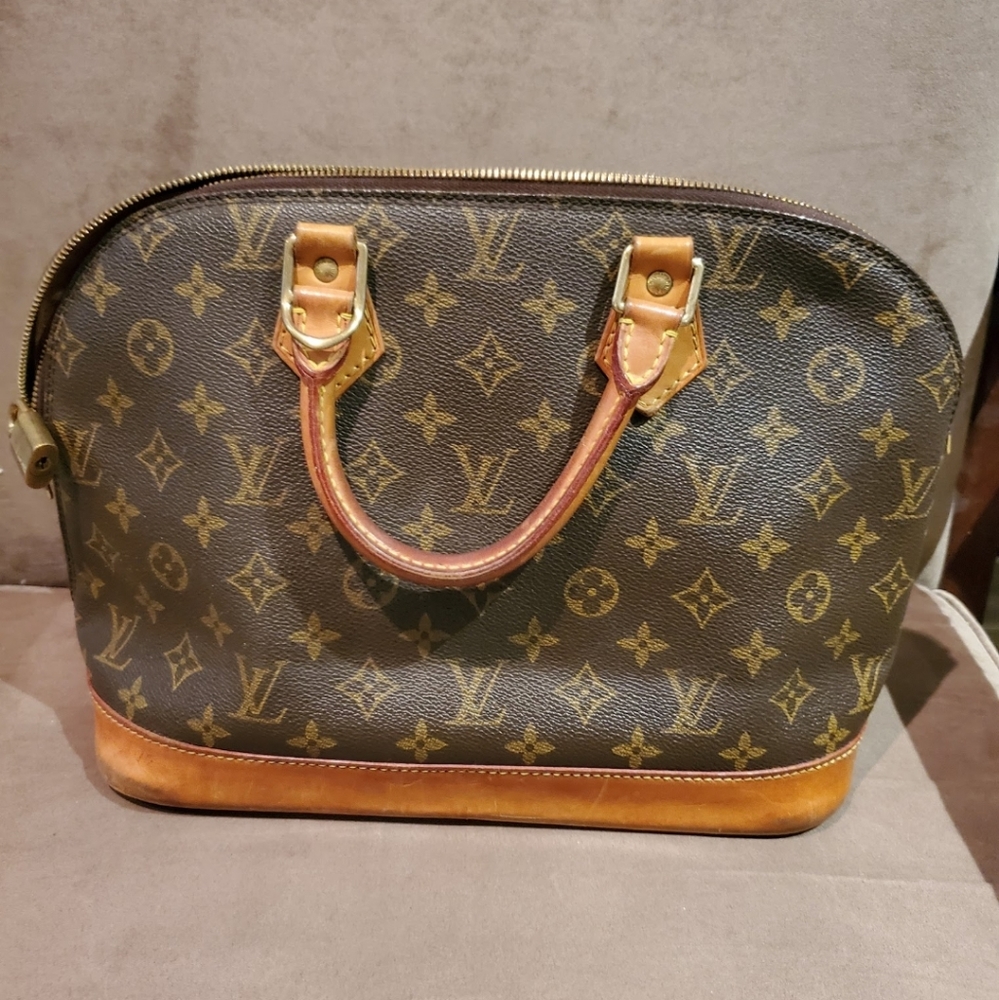AUTHENTIC LV Alma handbag